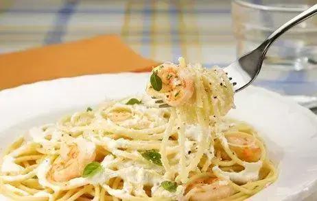 Espaguete com camarão