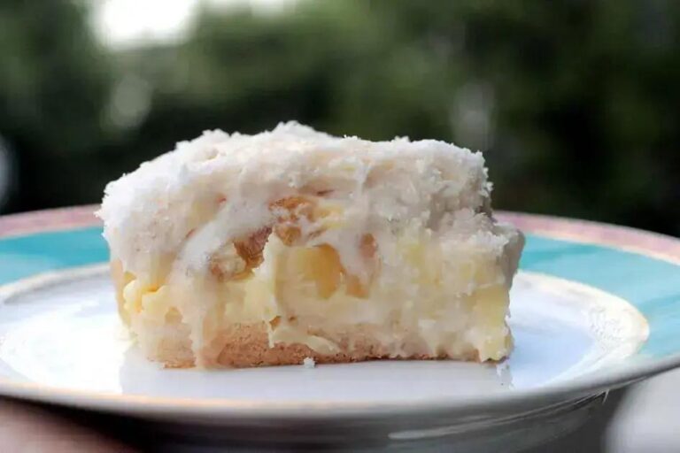 Torta de abacaxi com coco