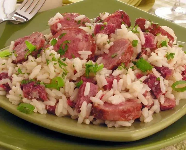Arroz de carreteiro com linguiça