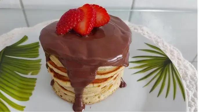 Panqueca doce com creme de avelã