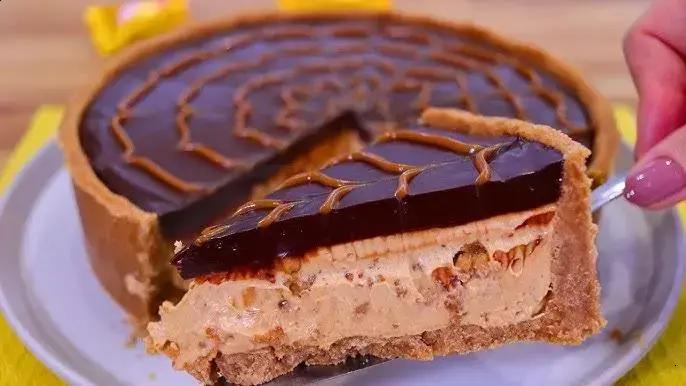Torta de chocolate com recheio de doce de leite