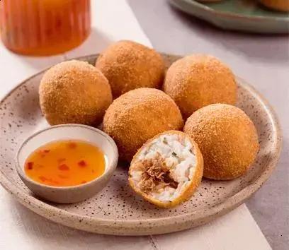 Bolinho de arroz recheado