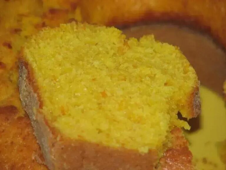 Bolo de cenoura com laranja