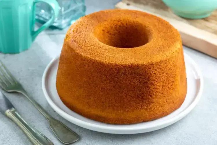 Bolo de fubá com creme de leite