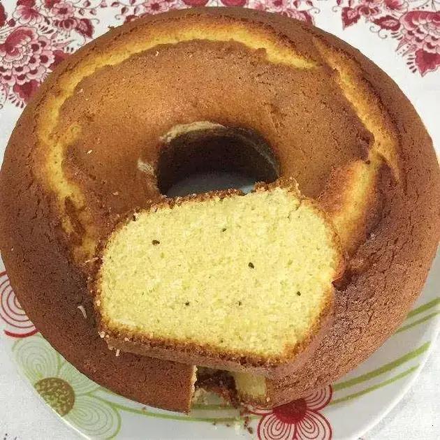 Bolo de fubá com erva-doce