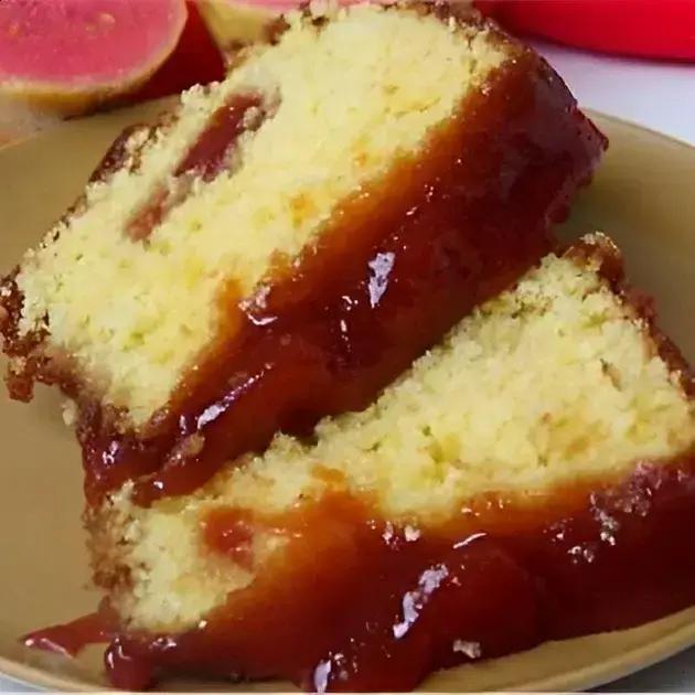 bolo de fubá cremoso com goiabada