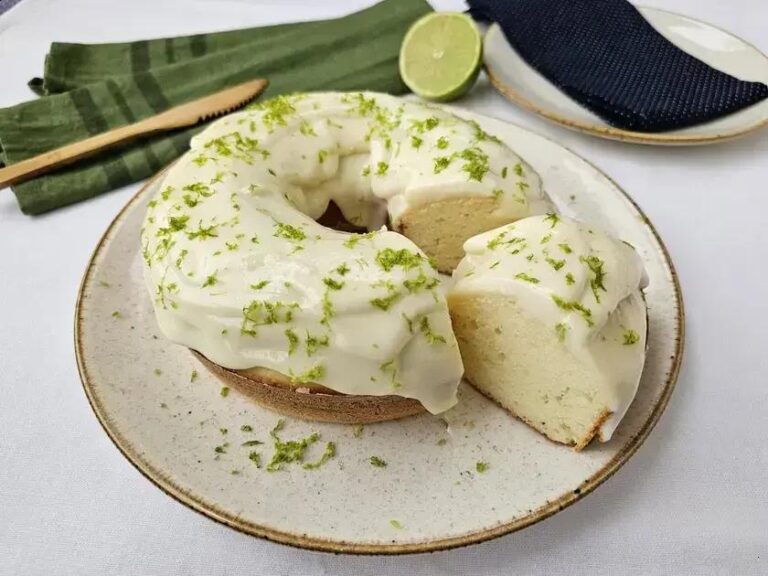 Bolo de limão com iogurte