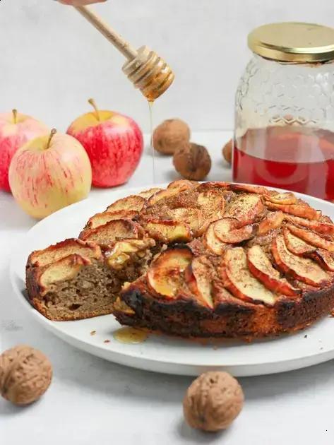 Bolo de maçã com nozes