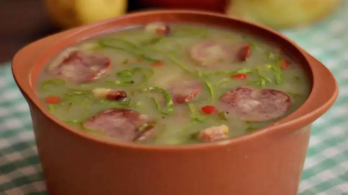 Caldo verde com couve e linguiça