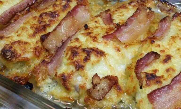 Filé de frango com bacon e queijo parmesão