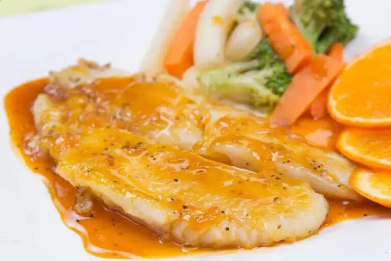 Filé de peixe com molho de laranja