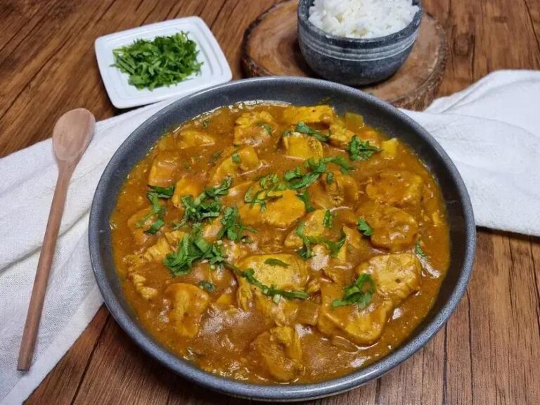 frango ao curry com leite de coco