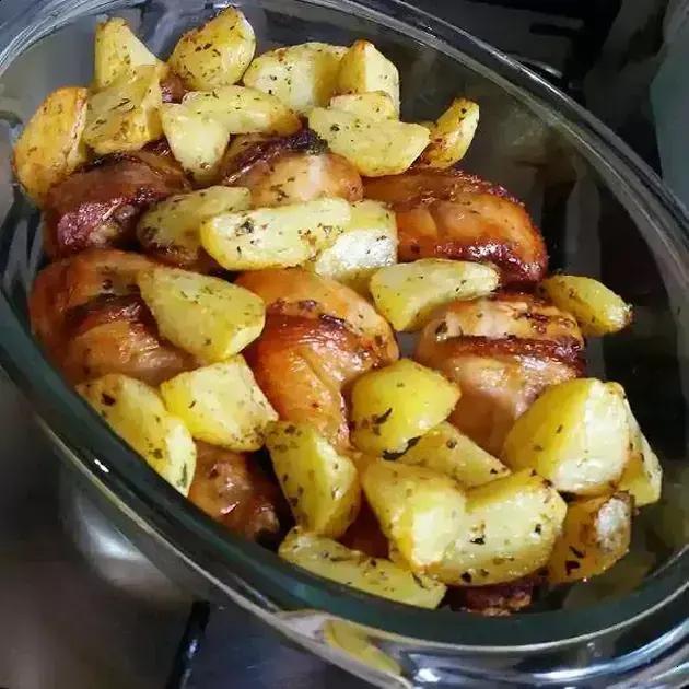 Frango assado com batatas