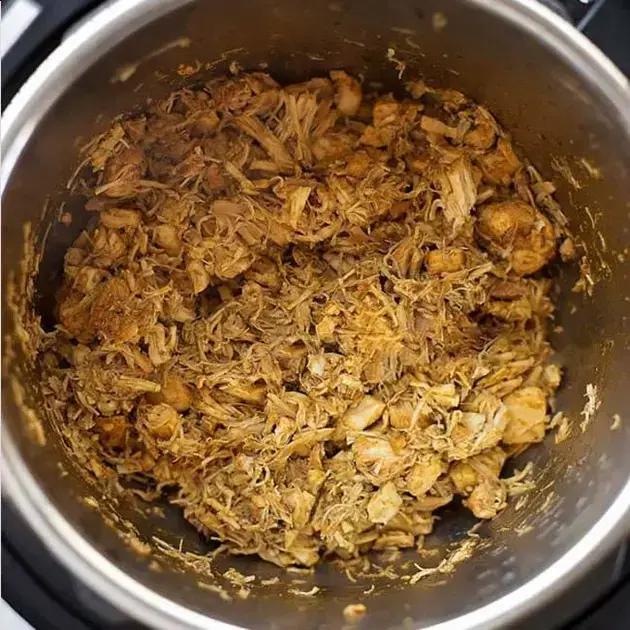 Frango desfiado na panela