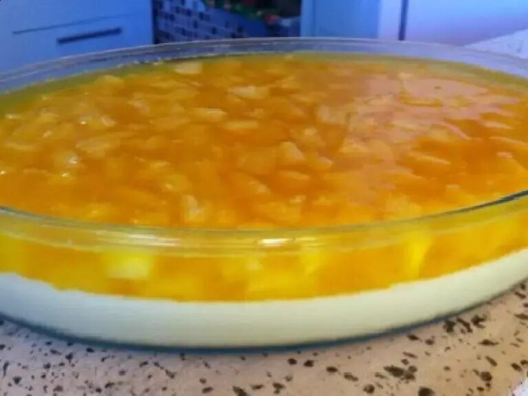 Pavê de gelatina com abacaxi