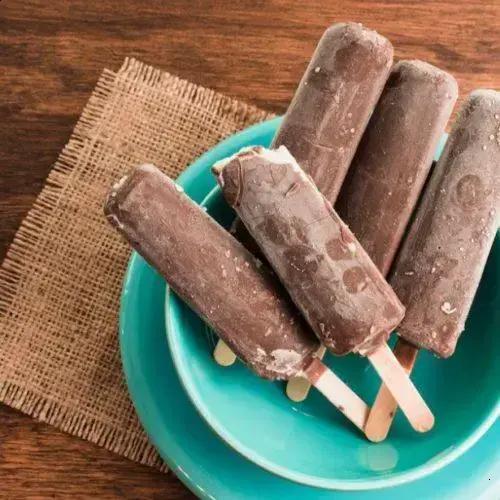 Picolé de chocolate caseiro