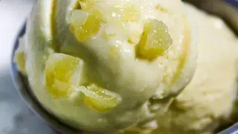 Sorvete de abacaxi caseiro