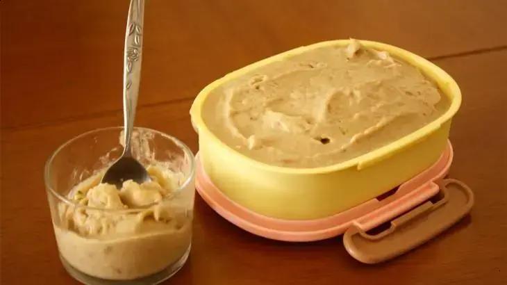 Sorvete de banana congelada