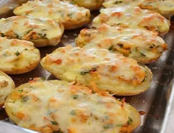 Batata assada com recheio de frango