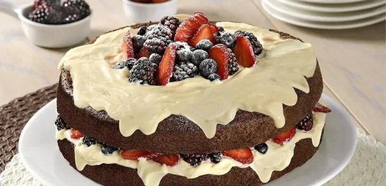 três sobremesas com frutas