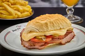 Bauru: o sanduíche clássico do Brasil que conquista toda a família em poucos minutos